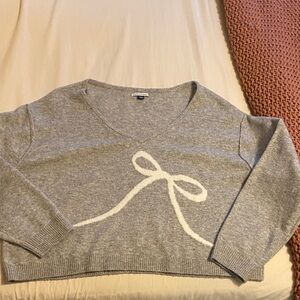 American Eagle Outfitters Gray V-Neck Sweater with Bow